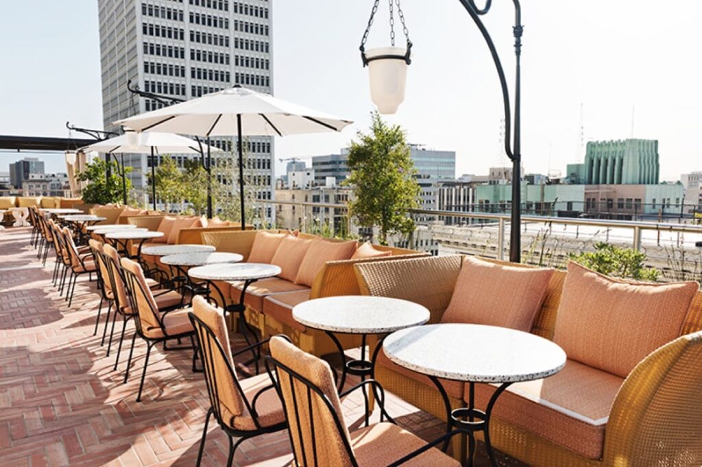 Great Views in Los Angeles: Exploring the Best Rooftop Bars/Restaurants