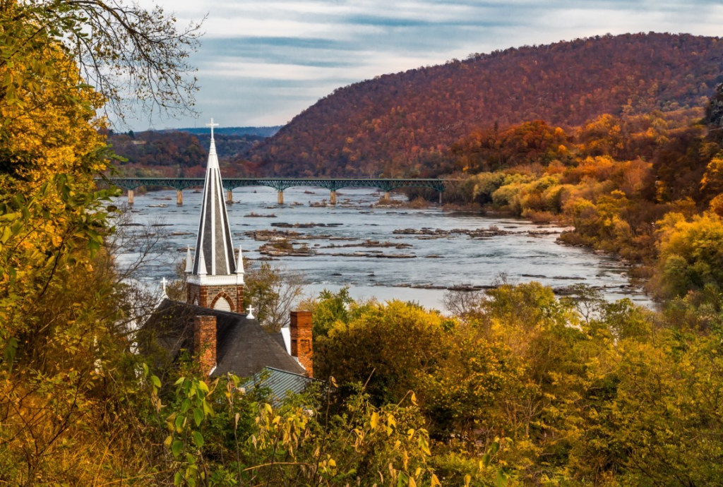 8 Of The Best Places To See The Fall Colors In Washington D.C.